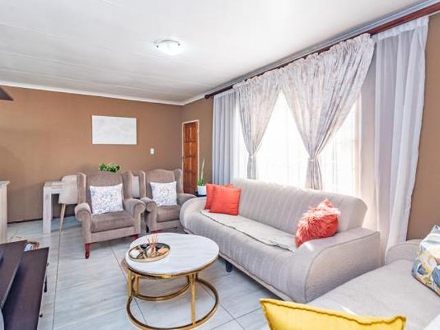3 Bedroom Simplex in Roodepoort West
