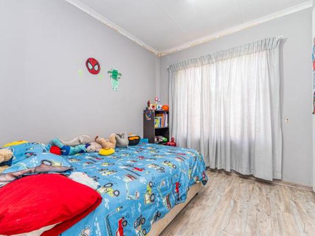 3 Bedroom Simplex in Strubens Valley