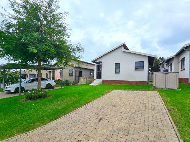 3 Bedroom Simplex in Summerset