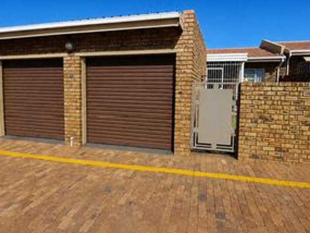 3 bedroom simplex on the market in r.