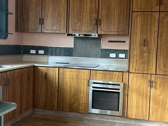 3 Bedroom Spacious Character Home with Stunning Views $550 Per week
