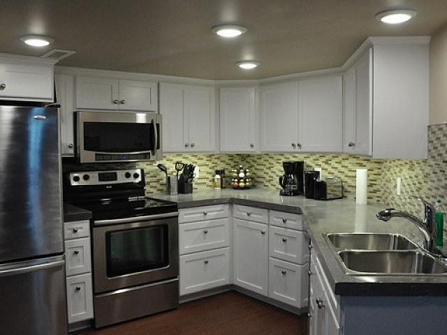 3 Bedroom Suite Furnished, Utilities Incl. Internet Incl