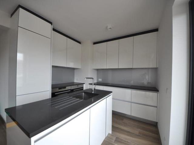 3 bedroom penthouse, bright, close to EEC