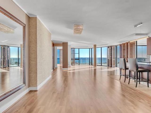 3 Bedroom Penthouse in Bloubergstrand