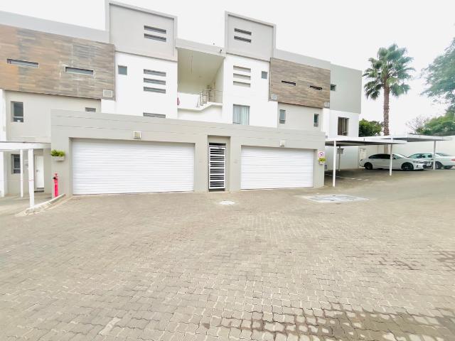 3 Bedroom Penthouse To Let in Bryanston
