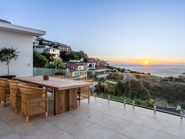 3 Bedroom Penthouse To Let in Camps Bay