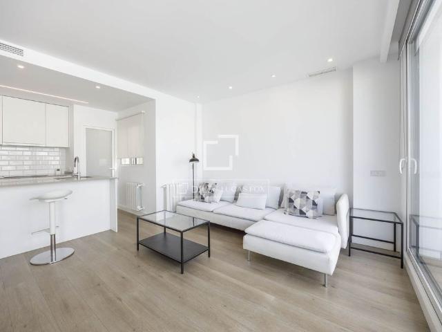 3 bedroom penthouse with a garage parking space for rent in Gran Vía, Valencia