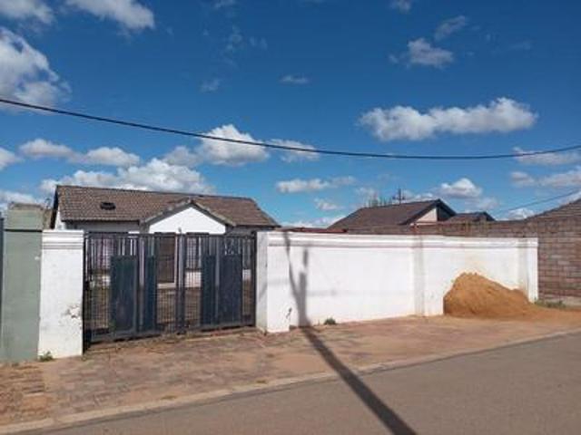 3 bedroom property on the market in.