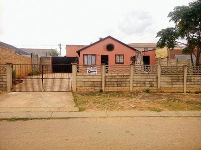 3 bedroom property on the market in.