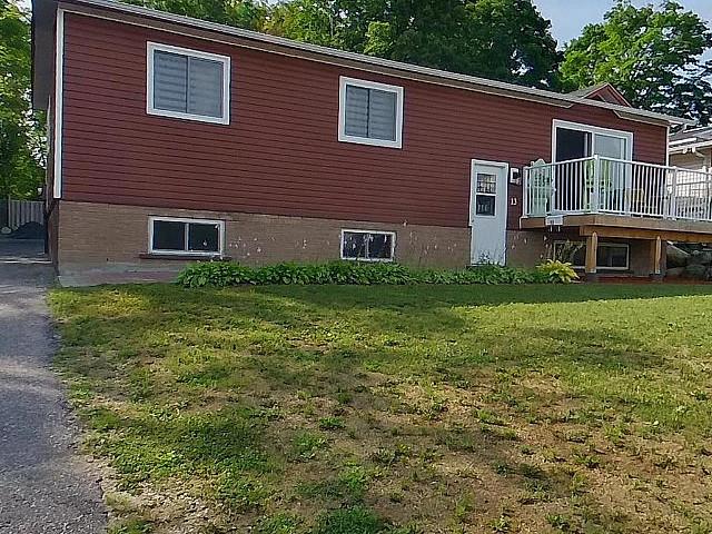 3 Bedroom Raised Bungalow! Nice Location!