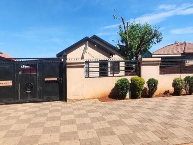 3 Bedroom with 1 Bathroom House For Sale Gauteng