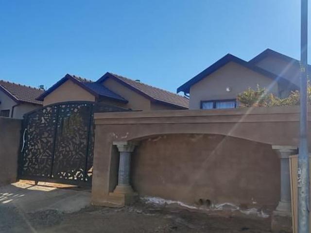 3 Bedroom with 1 Bathroom House For Sale Gauteng
