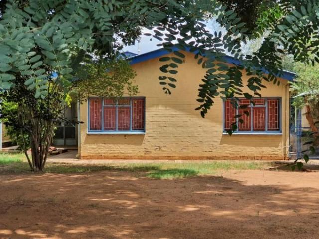 3 Bedroom with 2 Bathroom House For Sale North West
