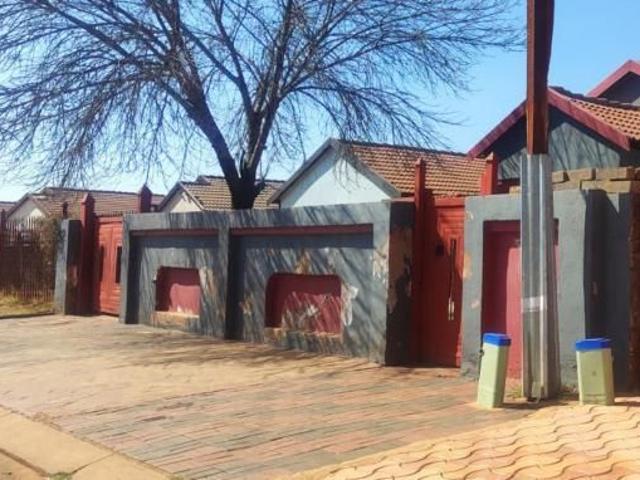 3 Bedroom with 2 Bathroom House For Sale Gauteng