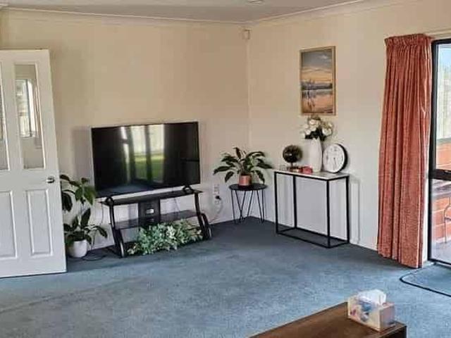3 bedroom with 2 bathrooms and double garage