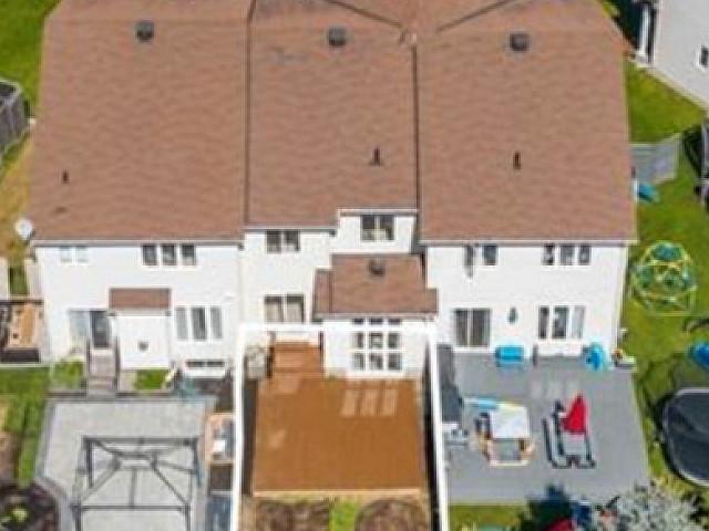 3 Bedroom Townhome In Kanata