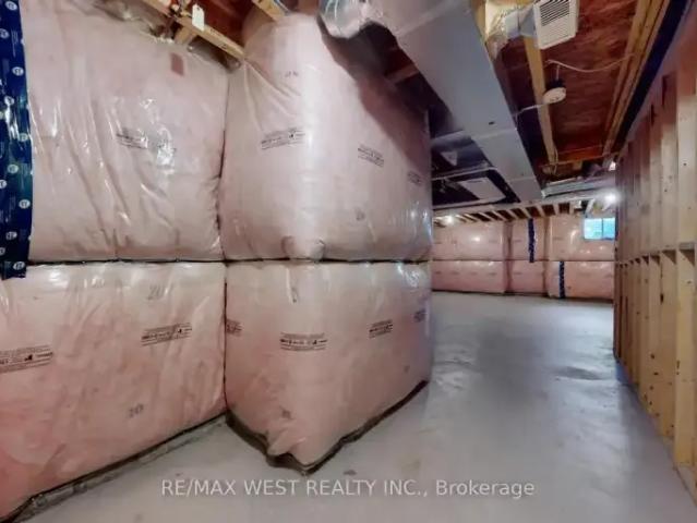 3 Bedroom Townhouse Milton ON 102658615