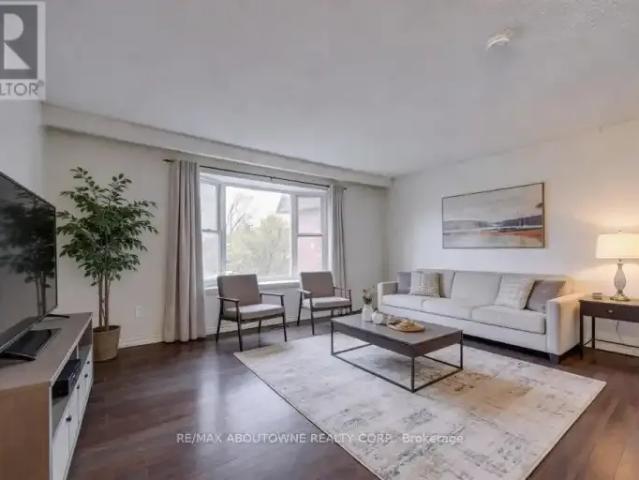 3 Bedroom Townhouse Milton ON 102752725