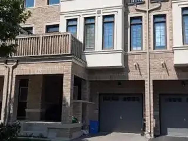 3 Bedroom Townhouse Milton ON 104000216