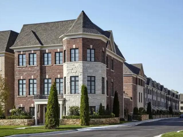 3 Bedroom Townhouse Mississauga ON 103367387