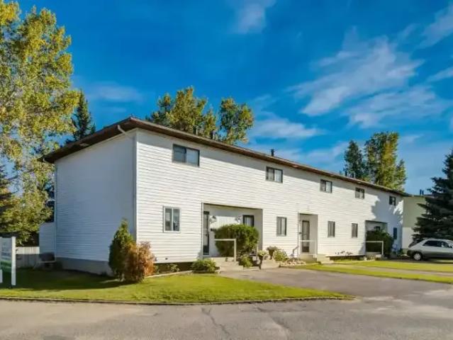 3 Bedroom Townhouse Moose Jaw SK LS103011314