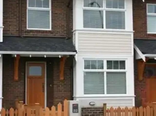 3 Bedroom Townhouse New Westminster BC LS102551568