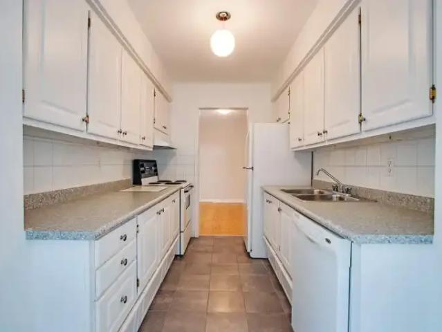 3 Bedroom Townhouse North York ON LS100668918