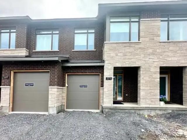 3 Bedroom Townhouse Ottawa ON 103215770