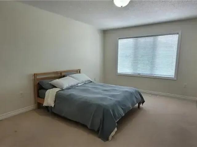 3 Bedroom Townhouse Oakville ON 102578850
