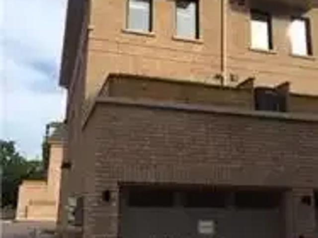 3 Bedroom Townhouse Oakville ON 103030737