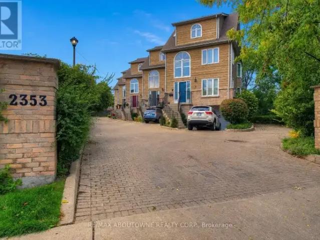 3 Bedroom Townhouse Oakville ON 103355404