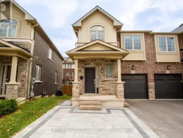 3 Bedroom Townhouse Oakville ON 103487583