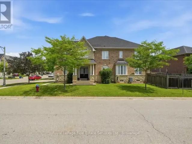 3 Bedroom Townhouse Oakville ON 103879673
