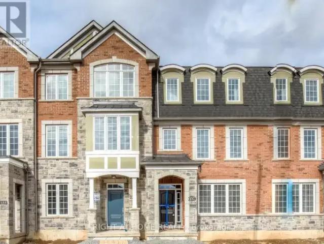 3 Bedroom Townhouse Oakville ON 104794740