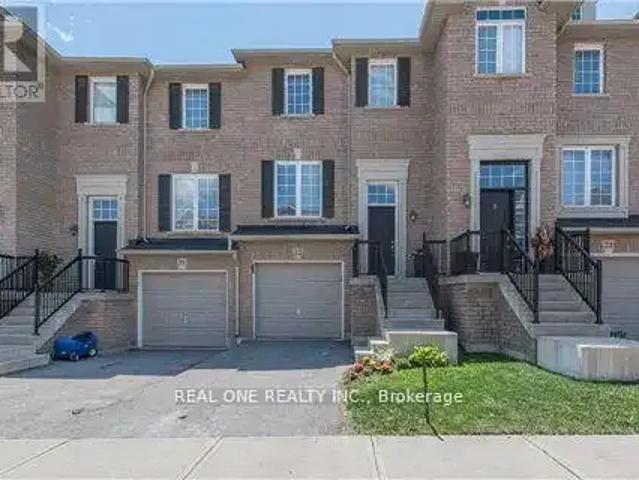 3 Bedroom Townhouse Oakville ON 104711677
