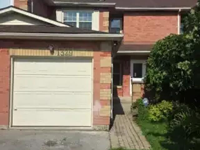 3 Bedroom Townhouse Oakville ON 105023455