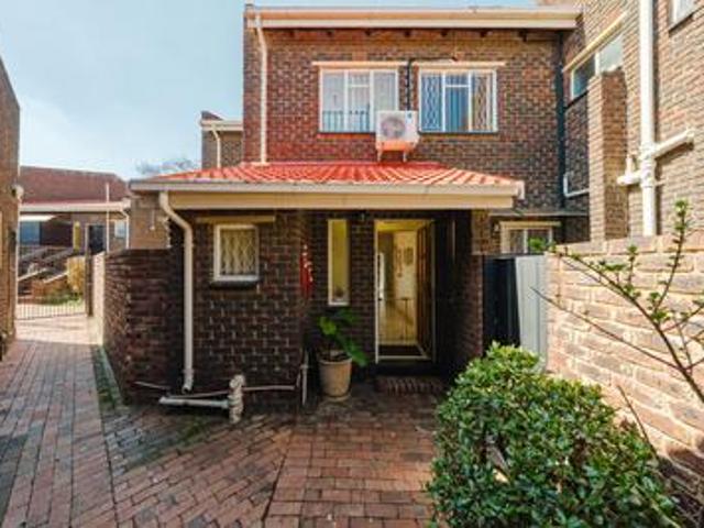 3 bedroom townhouse on the market in.