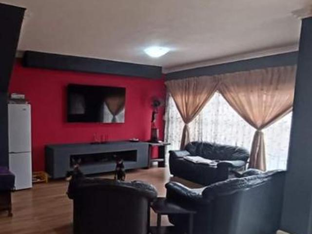 3 bedroom townhouse on the market in.