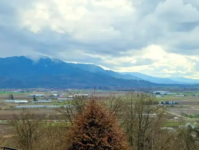 3 Bedroom Townhouse Abbotsford BC 103355170