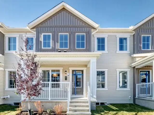 3 Bedroom Townhouse Airdrie AB 104181882