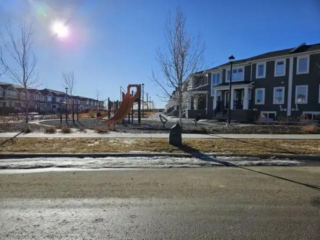 3 Bedroom Townhouse Airdrie AB 104257324