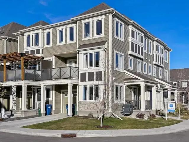 3 Bedroom Townhouse Airdrie AB 104841863