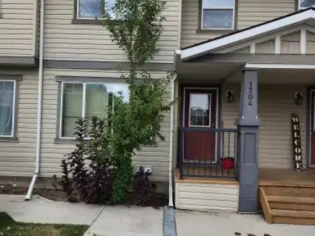 3 Bedroom Townhouse Airdrie AB 104940733