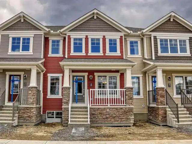 3 Bedroom Townhouse Airdrie AB 102883459