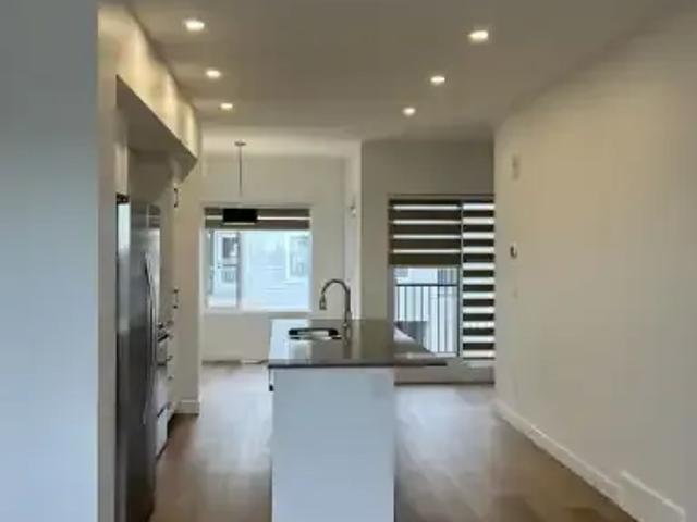 3 Bedroom Townhouse Airdrie AB LS99410805