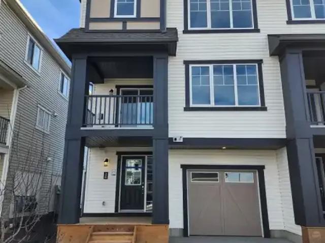 3 Bedroom Townhouse Airdrie AB LS101475028