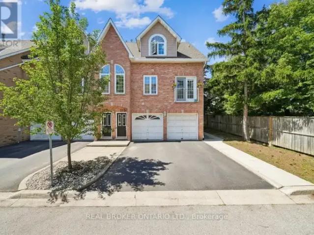 3 Bedroom Townhouse Burlington ON 104067087