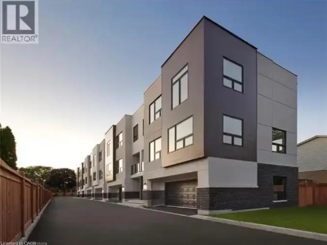 3 Bedroom Townhouse Burlington ON 104711618