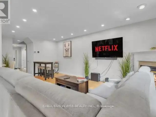 3 Bedroom Townhouse Burlington ON 104842044