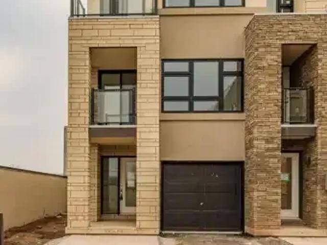 3 Bedroom Townhouse Burlington ON 105023487